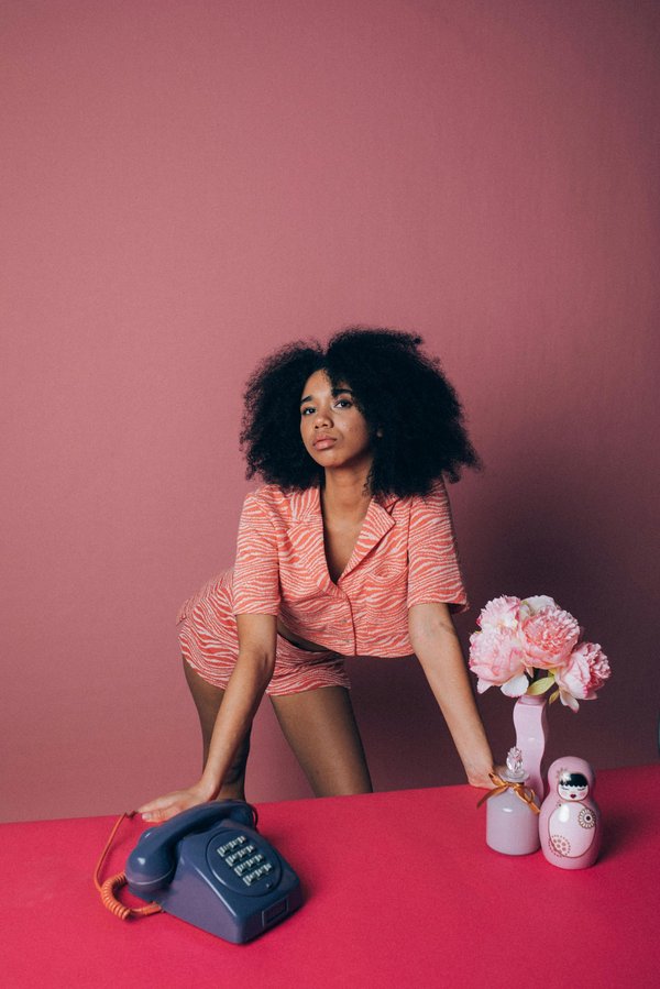 Découvrez l'univers du téléphone rose : fantaisie et intimité